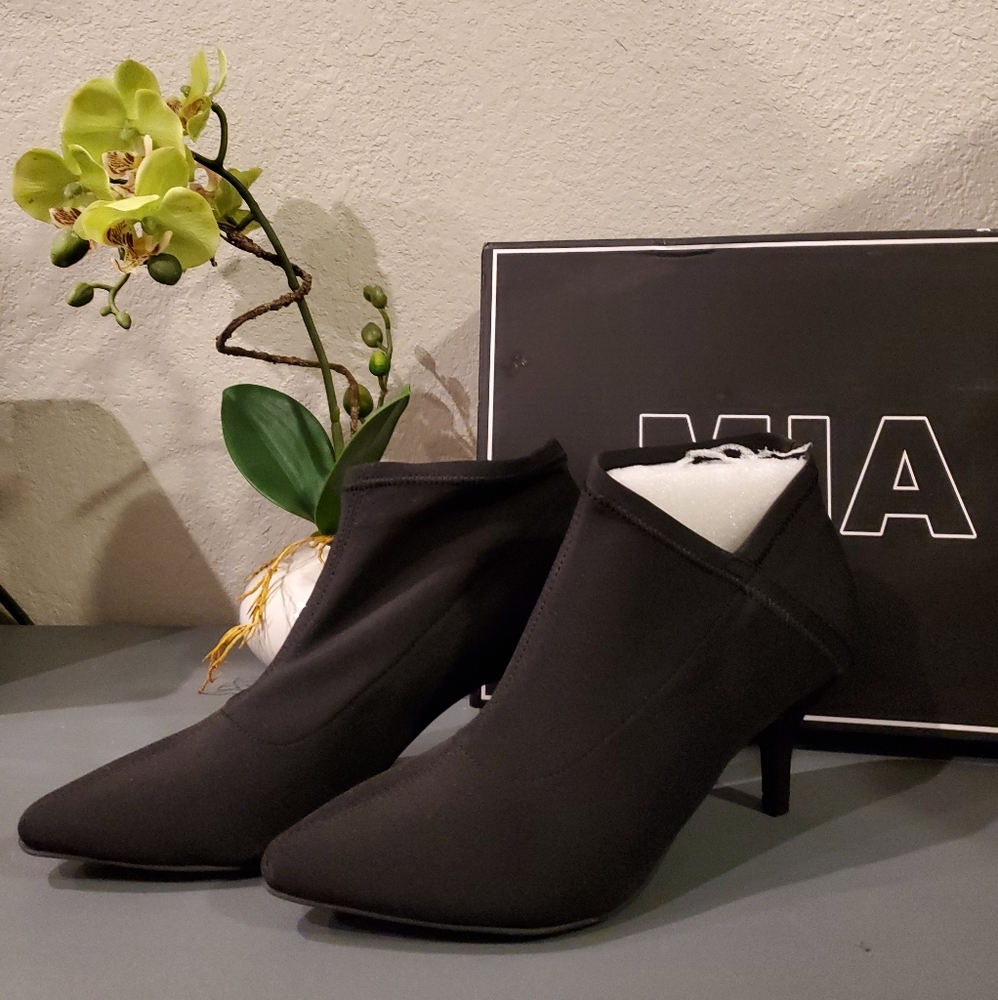 Mia Charleese Booties